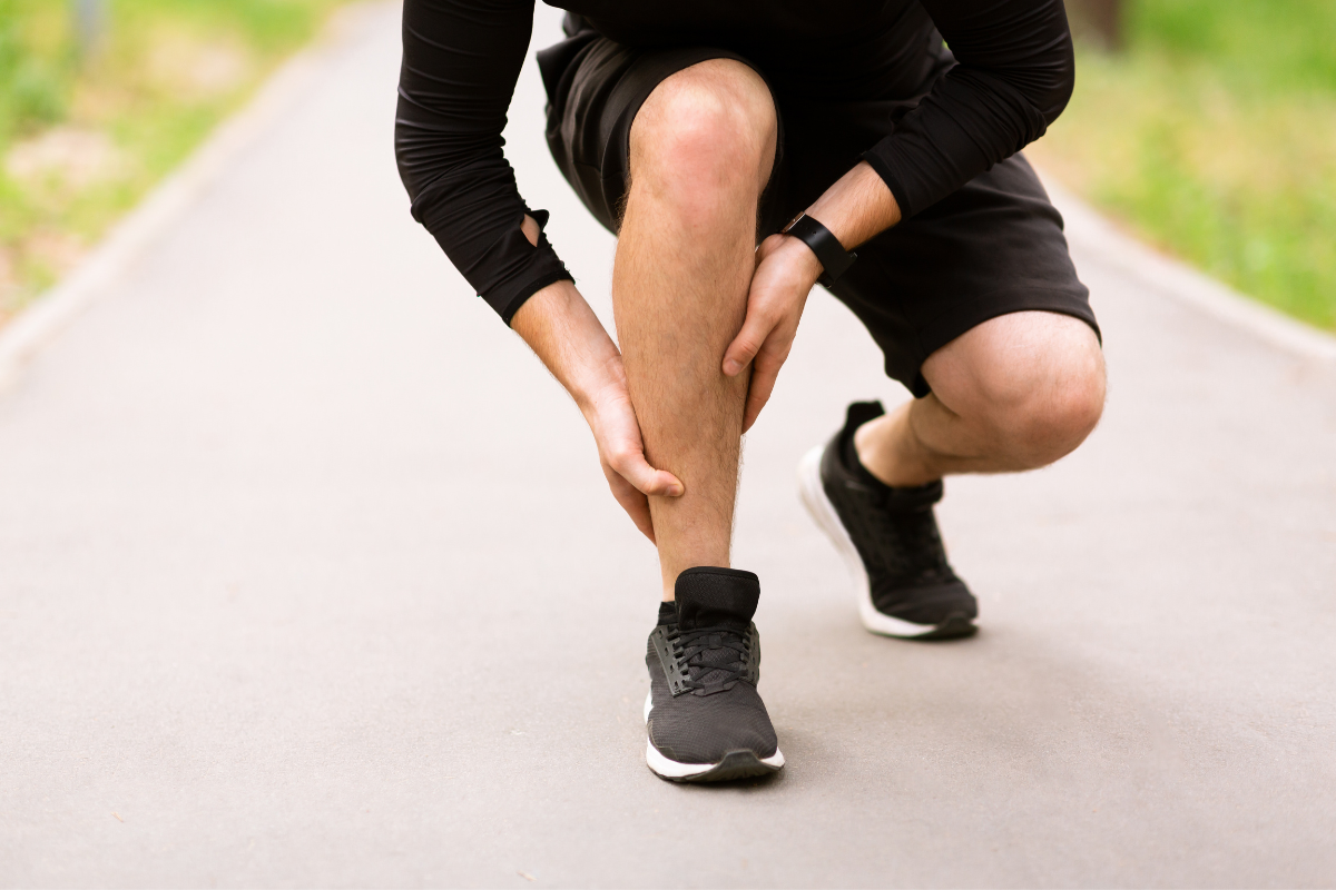 A runner experiencing shin splints in Manhattan before getting physical therapy treatments.